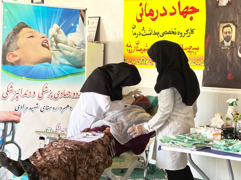 اردوی جهادی پزشکی و دندانپزشکی در روستای شهید مرادی دهسرد برگزار شد 